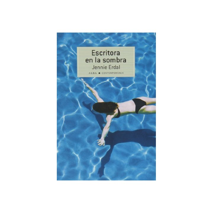 ESCRITORA EN LA SOMBRA